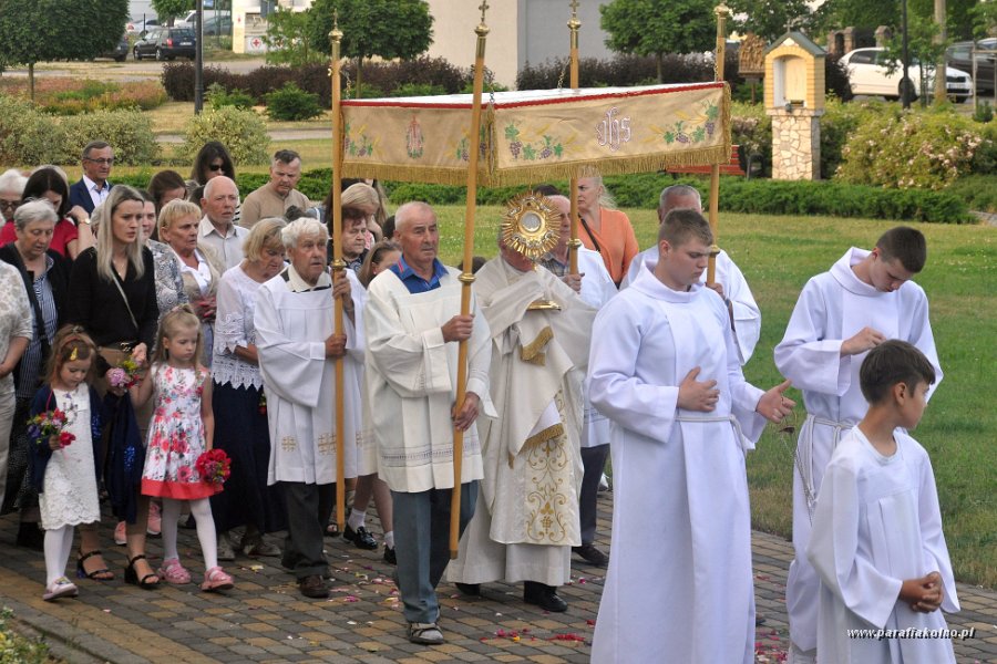 47 Procesja eucharystyczna.jpg